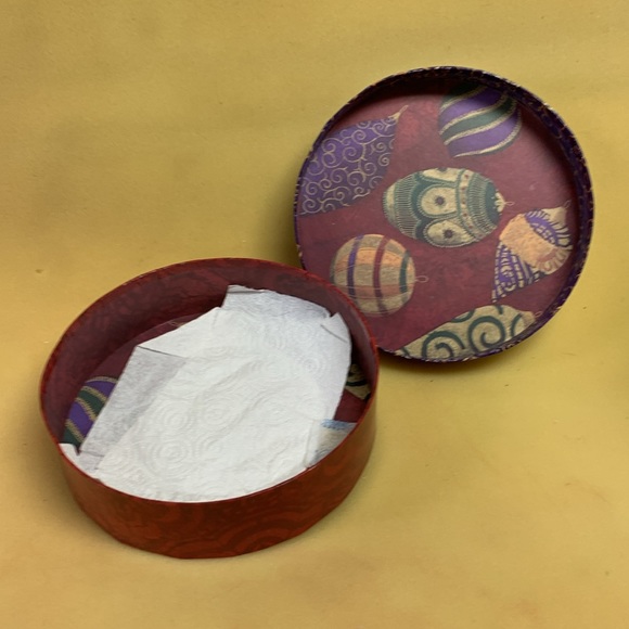 Hark & Gloria Snowflake Plates - Picture 5 of 8